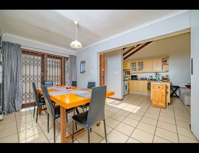 3 BEDROOM SIMPLEX FOR SALE IN COWIES HILL
